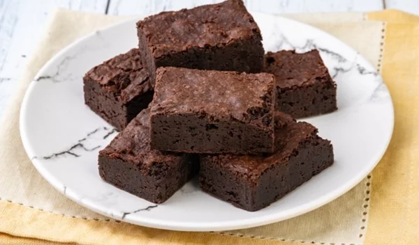 Φανταστικά brownies χωρίς αυγά και ζάχαρη - Πανεύκολη συνταγή, χωρίς ψήσιμο