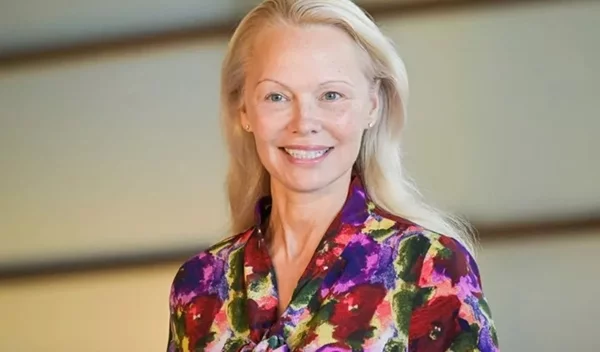 Το προϊόν μακιγιάζ που κάθε γυναίκα άνω των 50 αξίζει να εντάξει στη ρουτίνα της