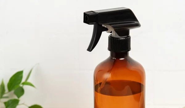 Φυσικό απωθητικό για κατσαρίδες και μυγάκια: Φτιάξε το με 3 απλά υλικά