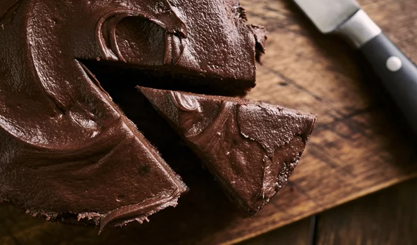 Ζουμερή σοκολατόπιτα με μήλο - χωρίς αλεύρι και χωρίς βούτυρο