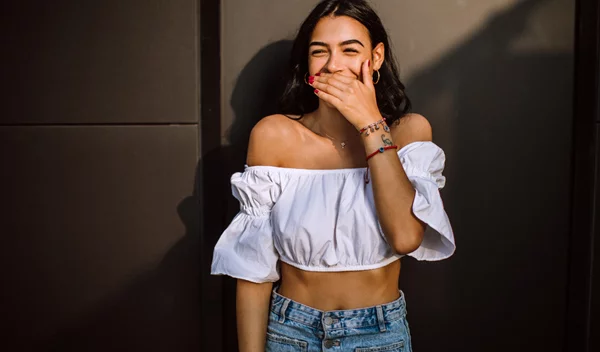 Το δύσκολο συναίσθημα της ντροπής: Πώς θα το αναγνωρίσεις και πώς θα το αντιμετωπίσεις