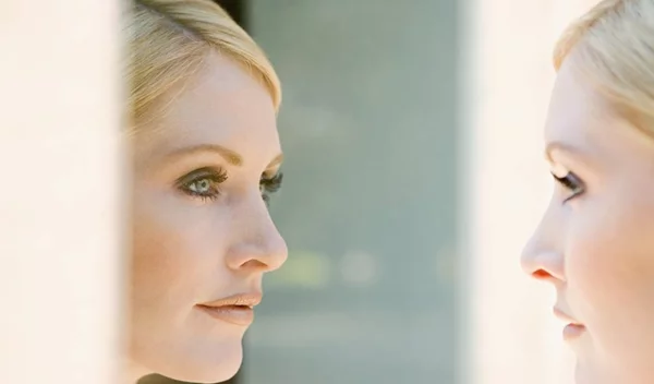 Η Allergan Aesthetics παρουσιάζει την πρώτη της υβριδική ενέσιμη θεραπεία διπλής δράσης