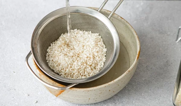Πρέπει να πλένουμε το ρύζι πριν το μαγείρεμα; Η επιστήμη απαντά