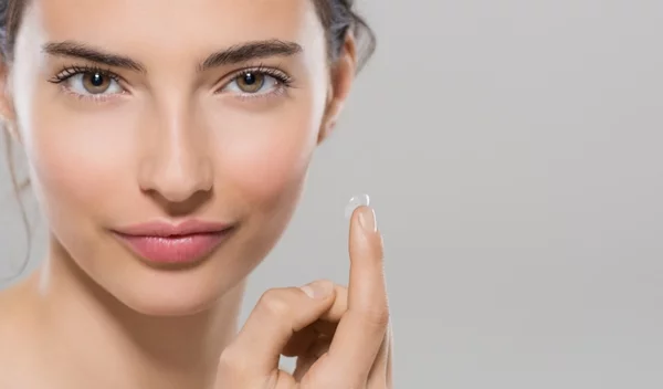 5 "κανόνες" για υγιή μάτια εάν φοράς φακούς επαφής