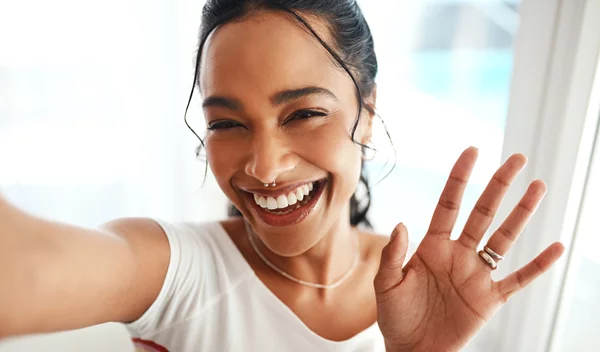 10 απλές συνήθειες που θα σε κάνουν να δείχνεις νεότερη