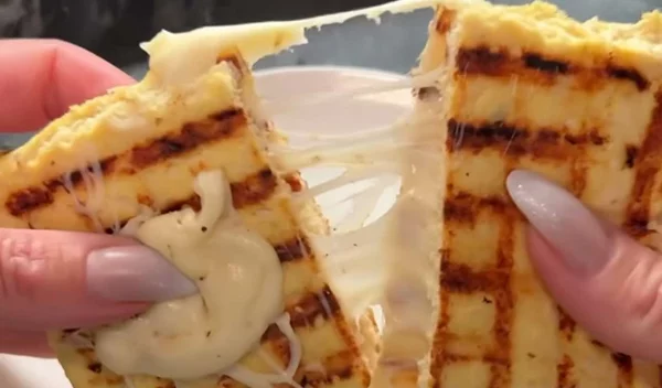 Κοτόπουλο αντί για ψωμί σε τοστάκι: Το καλύτερο πρωτεϊνικό σνακ και πώς θα το φτιάξεις!