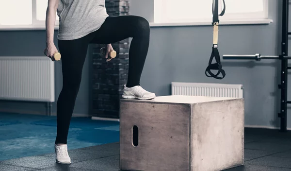 Box Step-ups: Κάψε θερμίδες, αύξησε τη μυική μάζα και ενίσχυσε τον μεταβολισμό