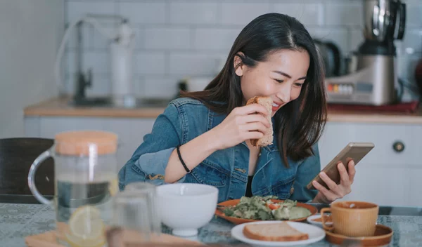 Οι τροφές που μας φτιάχνουν τη διάθεση και διατροφικό πλάνο για να ακολουθήσεις