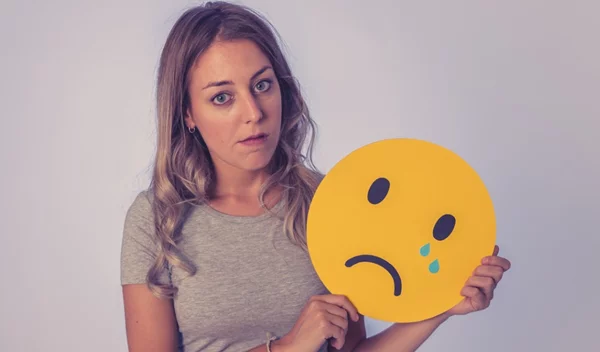 Έχεις μια φίλη που το στόμα της... στάζει δηλητήριο;