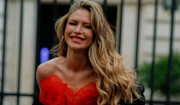 Το TikTok μίλησε: Οι ωραιότερες μπούκλες χωρίς θερμότητα γίνονται με ένα κολάν