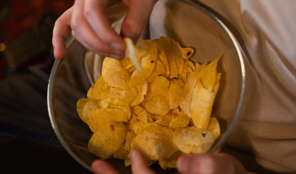 Συνταγή για τα πιο τραγανά και νόστιμα σπιτικά πατατάκια