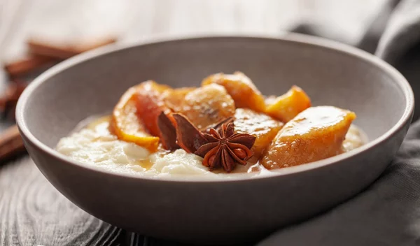 Σιμιγδαλόκρεμα με γεύση μηλόπιτα: Η πιο comfort συνταγή του φθινοπώρου