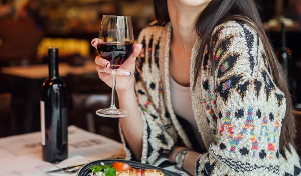 Το ιδανικό μεσημεριανό στο γραφείο, στο εστιατόριο, στο ταξίδι: Τι να επιλέξεις κάθε φορά;