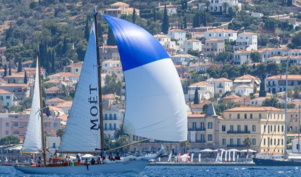 Spetses Classic Yacht Regatta 2024: Η Moët & Chandon Χρυσός Χορηγός του κορυφαίου Διεθνή Αγώνα Ιστιοπλοΐας