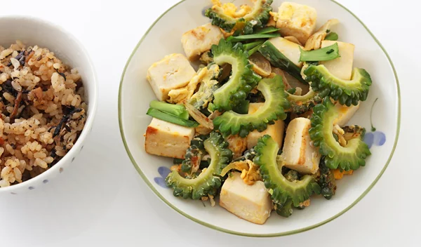 Δίαιτα Okinawa: Το μυστικό των αιωνόβιων από το νησί της Ιαπωνίας - Πώς φτάνουν τα 100;