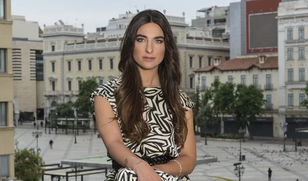 Από την πόλη έως το νησί: Πώς θα δημιουργήσεις τα πιο αέρινα summer looks σύμφωνα με τη Βασιλική Ρούσσου