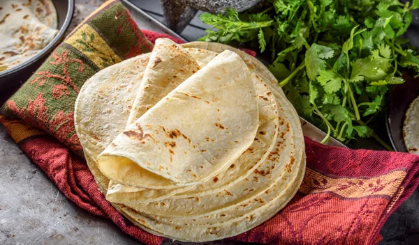 Υγιεινές τορτίγιες με δύο μόνο υλικά