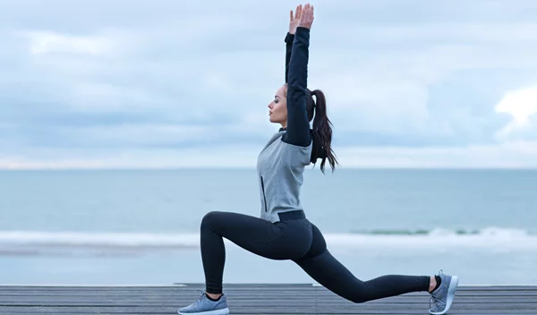 Διατάσεις για όλο το σώμα: Το γρήγορο workout που στοχεύει στη μυϊκή ευλυγισία