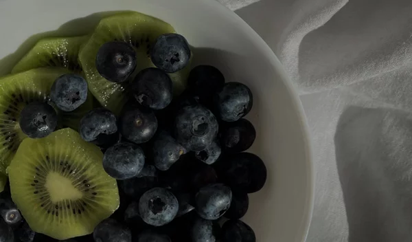 Ποια είναι τα οφέλη του ακτινίδιου και πόσα πρέπει να τρως μέσα στη μέρα;