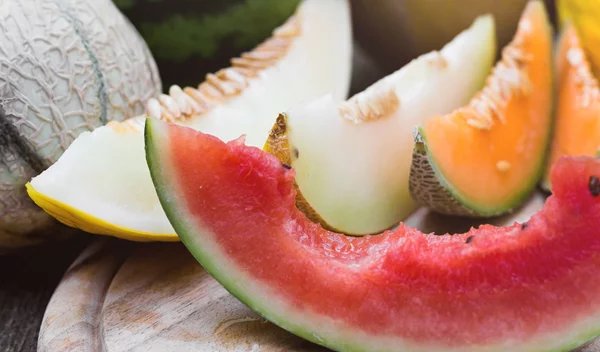 Καρπούζι ή πεπόνι; Τι να προτιμήσεις αν έχεις Σύνδρομο Ευερέθιστου Εντέρου;