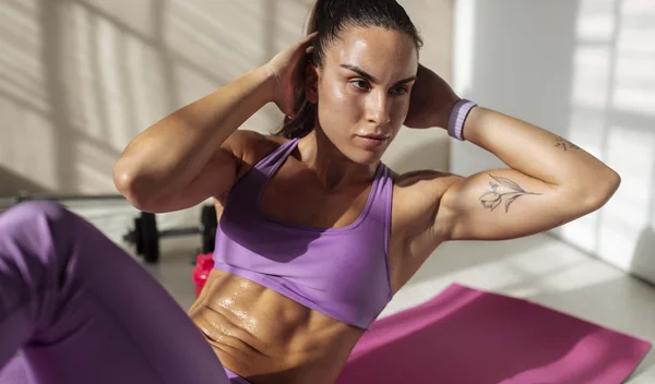 Γραμμωμένοι κοιλιακοί σε 2 εβδομάδες - Η 10λεπτη γυμναστική που κάνει θαύματα