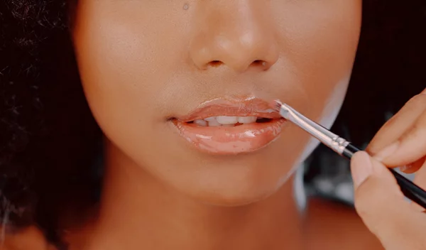 Glass lips: Πώς θα πετύχεις τα λαμπερά, glossy χείλη που είναι η μεγαλύτερη τάση φέτος