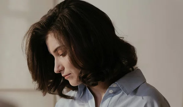 Πώς να δείχνω πιο νέα: Τα κουρέματα και χτενίσματα που κάνουν θαύματα