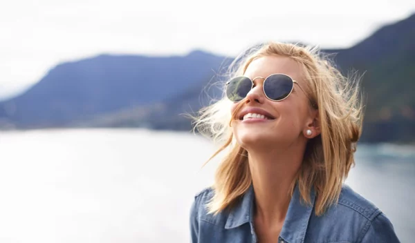 Γυαλιά ηλίου: Μάθε σε 3΄ γιατί είναι τόσο σημαντικό να τα φοράς