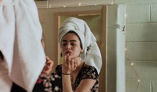 Quiz: Ποια είναι η πρωινή ρουτίνα ομορφιάς σου; (δες τι σημαίνει για την προσωπικότητα σου)