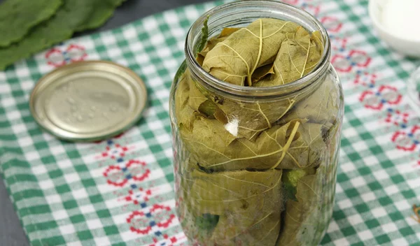 Πώς να διατηρήσεις τα αμπελόφυλλα σε άλμη έως και 1 χρόνο