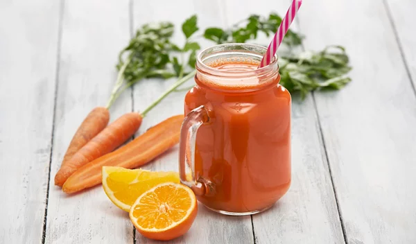 Χυμός καρότου VS χυμός πορτοκαλιού; Ο ένας θεωρείται "υγιεινός", αλλά ο άλλος κερδίζει ξεκάθαρα