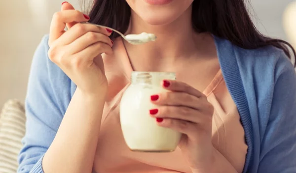 Οστεοπόρωση: Οι τροφές που θα σε βοηθήσουν να την προλάβεις - Συμβάλλουν στην καλή υγεία των οστών