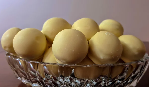 Πεντανόστιμα τρουφάκια Lotus με μόνο 3 υλικά  - χωρίς μίξερ!