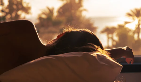 Sleep retreats: Η νέα τάση υπόσχεται να βελτιώσει τον ύπνο σου – Είναι πραγματικά αποτελεσματική;