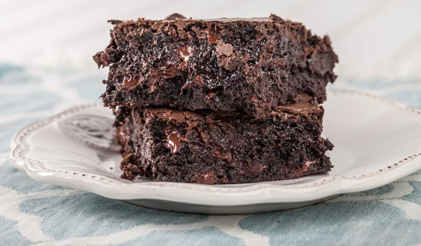 Ζουμερά brownies στο air fryer - χωρίς μίξερ και με ελάχιστα υλικά