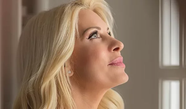 Ελένη Μενεγάκη: Το άρωμα που φορά εδώ και 10 χρόνια είναι αυτό που αγαπά και η Julia Roberts