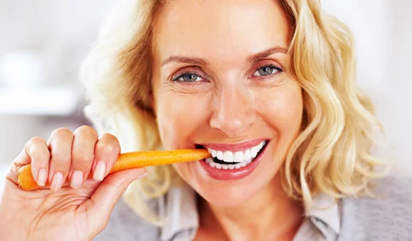 H διατροφική συνήθεια που βάζει τέλος στην όψη φλοιού πορτοκαλιού μετά τα 50