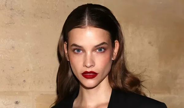 Τα 7 οικονομικά μπορντό κραγιόν που θα φοράς όλο το χειμώνα