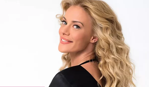 Ζέτα Μακρυπούλια: Η ανοιξιάτικη αλλαγή στα μαλλιά της θα σε κάνει να θέλεις να κλείσεις αμέσως ραντεβού στο κομμωτήριο