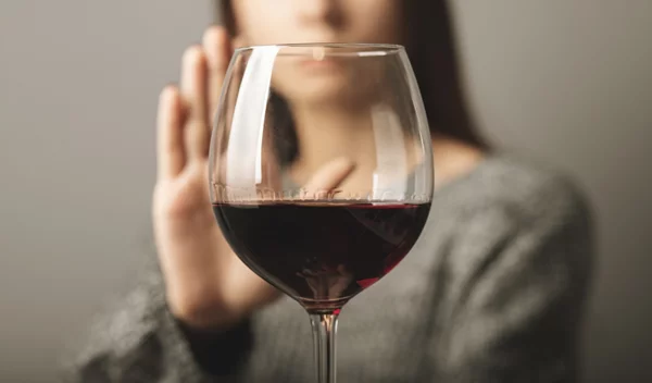 Το πιο δυνατό health trend του 2026: Τι συμβαίνει στο σώμα σου όταν κόψεις το αλκοόλ