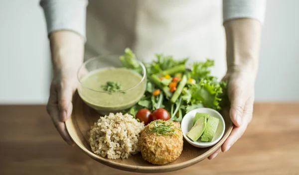 Μακροβιοτική διατροφή: Τι είναι και από πού ξεκίνησε;