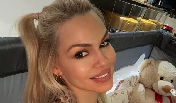 "Μην ακούτε τίποτα": Η συμβουλή της Βίκυς Κάβουρα για μητέρες μετά από καισαρική