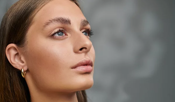 Σε αυτό το σημείο του προσώπου σχηματίζονται οι πρώτες ρυτίδες