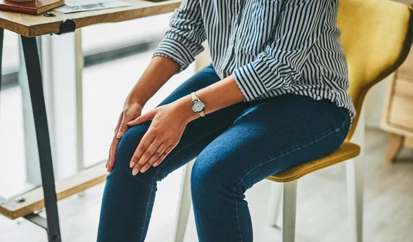 Πότε πάμε στο ρευματολόγο; Τα 4+1 συμπτώματα που μας οδηγούν στον ειδικό