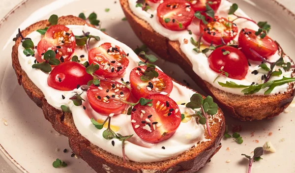 Δέκα πρωινά πλούσια σε πρωτεΐνη αλλά χωρίς αυγά