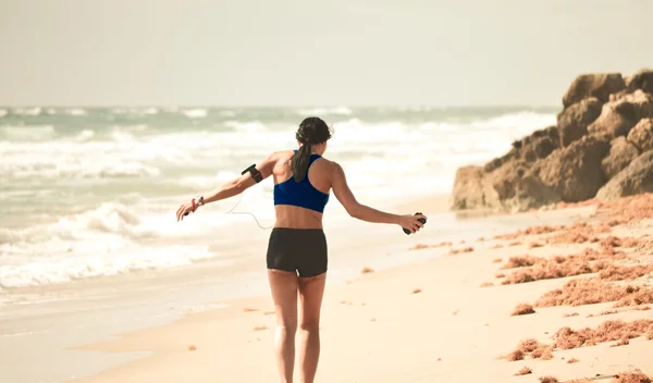 Τρέξιμο στην παραλία: 5 προϋποθέσεις για να το κάνεις σωστά
