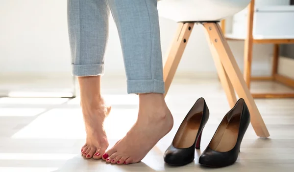 Κακοσμία των ποδιών: Πιθανά αίτια και tips αντιμετώπισης