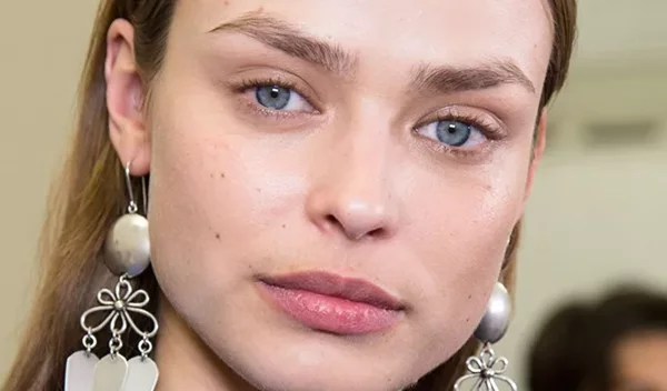 Το viral TikTok hack που θα κάνει την επιδερμίδα σου τόσο λεία που θα ξεχάσεις το foundation