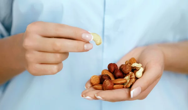 Εύκολο και υγιεινό σνακ: Ρωτήσαμε 10 διαιτολόγους τι προτιμούν