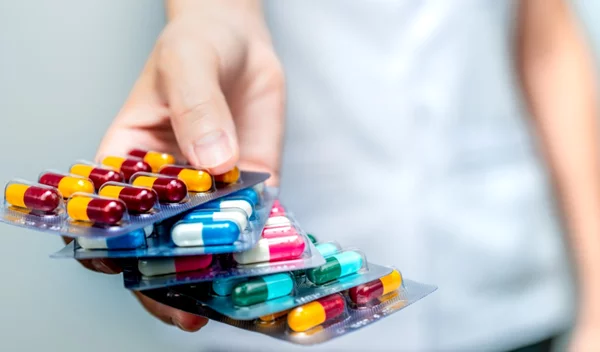 Αντιβιοτικά: Τα 3 λάθη που κάνουμε όλοι στη χρήση τους